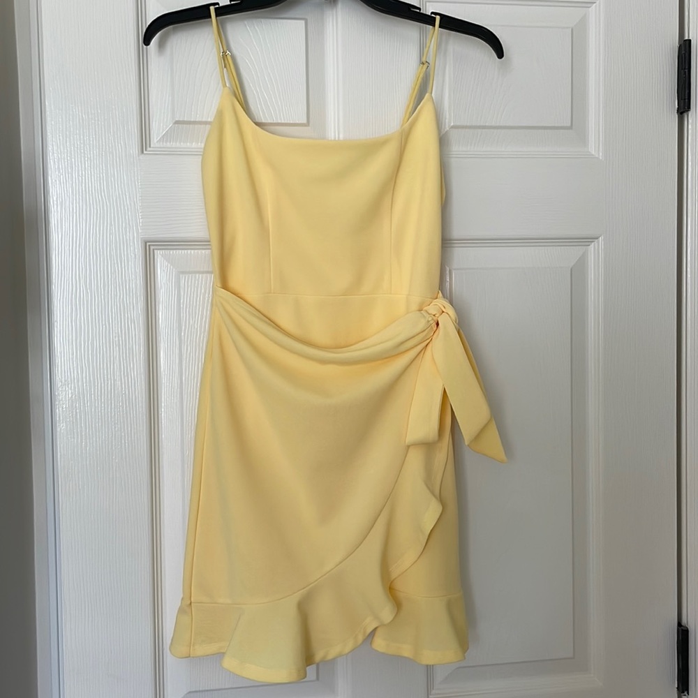 Capri Ruffle Dress In Light Yellow